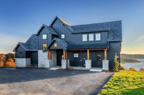Modern Lakefront Lodge with Pool & over 30 Free amenities!